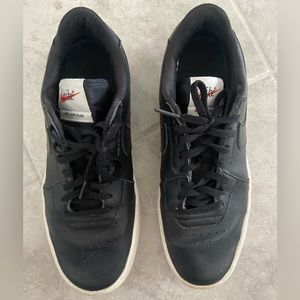 Nike women’s court vision low black leather size 8.5